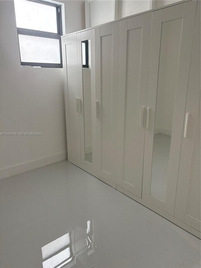 Building Photo - 15145 SW 30th St