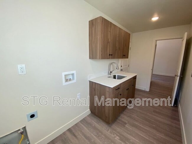 Building Photo - 939 S 25 W