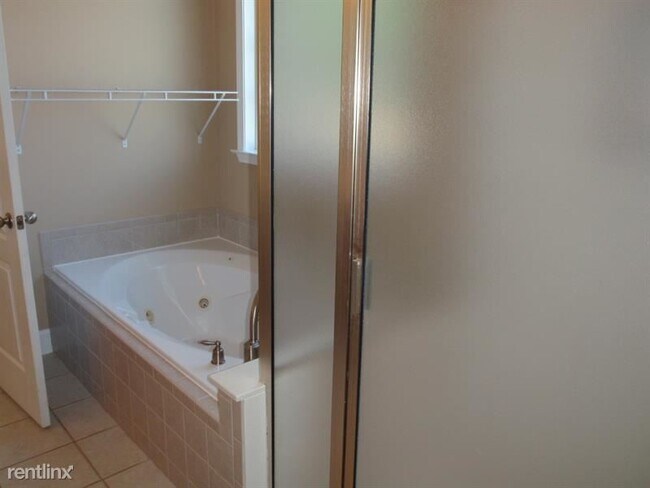 Building Photo - 5 br, 4 bath House - 230 Glade Knoll Trail...