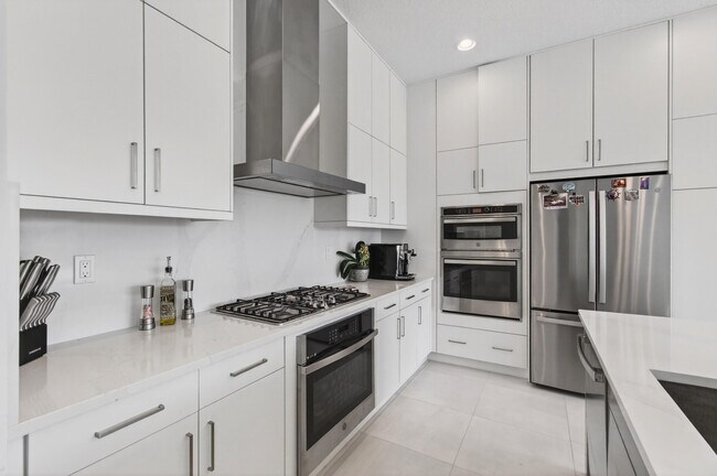 Building Photo - 17222 Blue Bayou Dr