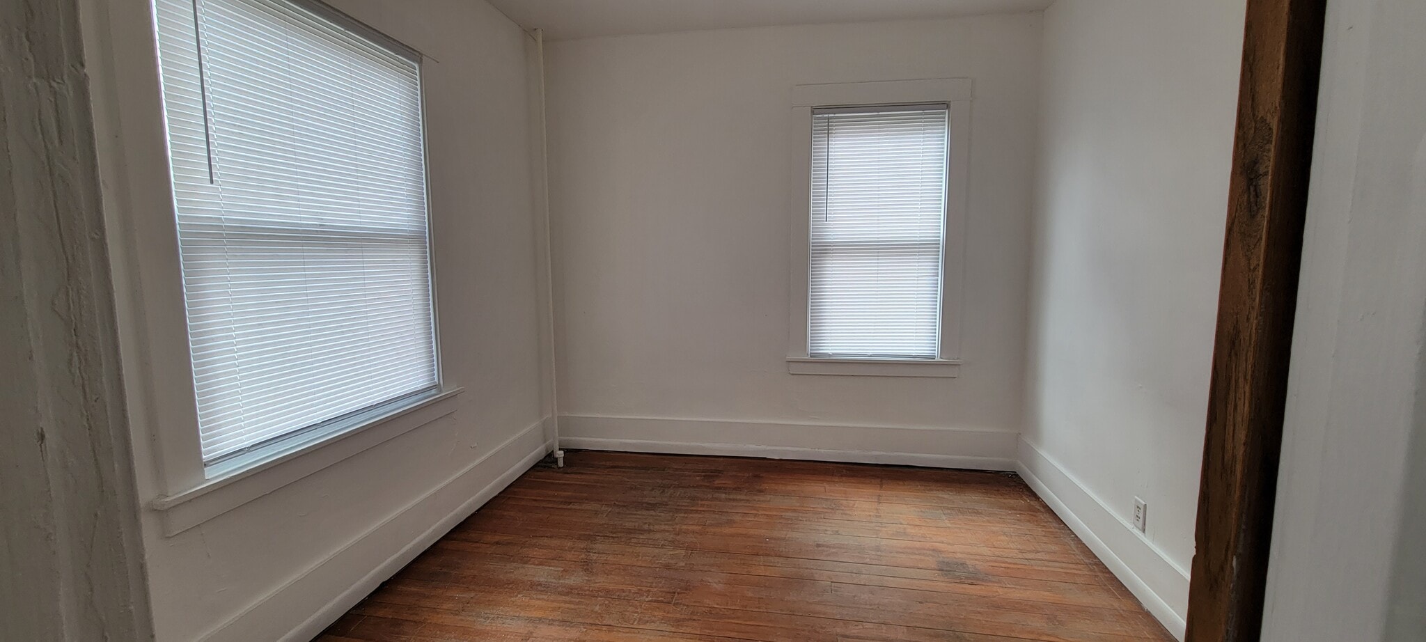 Building Photo - 617 W Main St