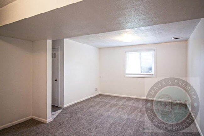 Building Photo - Spacious 3 Bedroom / 3 Bathroom Home!