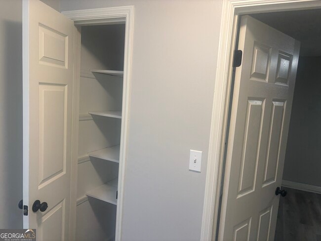Building Photo - 140 Meadowbrook Ct