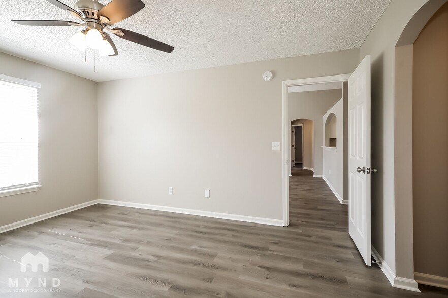 Building Photo - 3225 Button Wood Dr