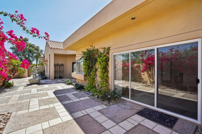 Building Photo - 48 Oak Tree Dr