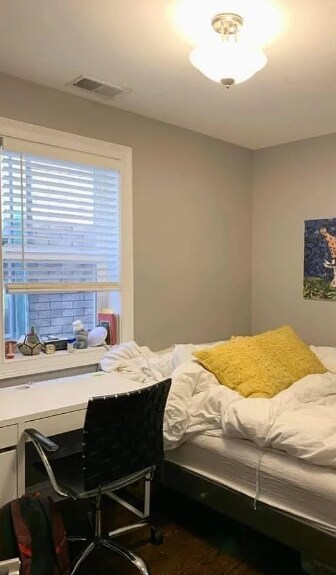 Building Photo - 2736 N Wilton Ave