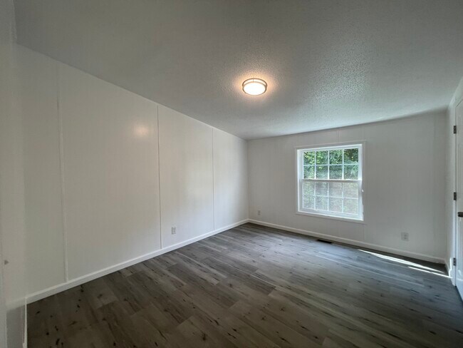 Building Photo - 1371 Reed Rd