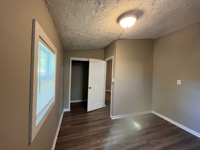 Building Photo - 4 Bedroom / 2 Bathroom Home for Rent in Co...