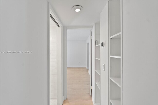 Building Photo - 6886 N Kendall Dr