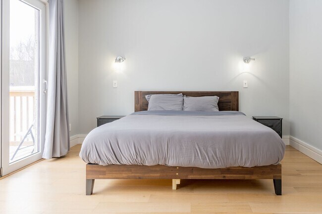 Building Photo - Luxury 5-Bedroom Retreat on 6.5 Acres — Furnished or Unfurnished — Flexible Lease