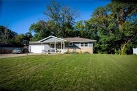 Building Photo - 858 Haynes Dr