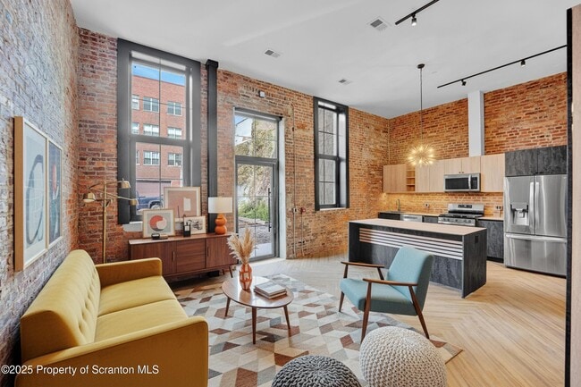 Building Photo - 115 Penn Ave