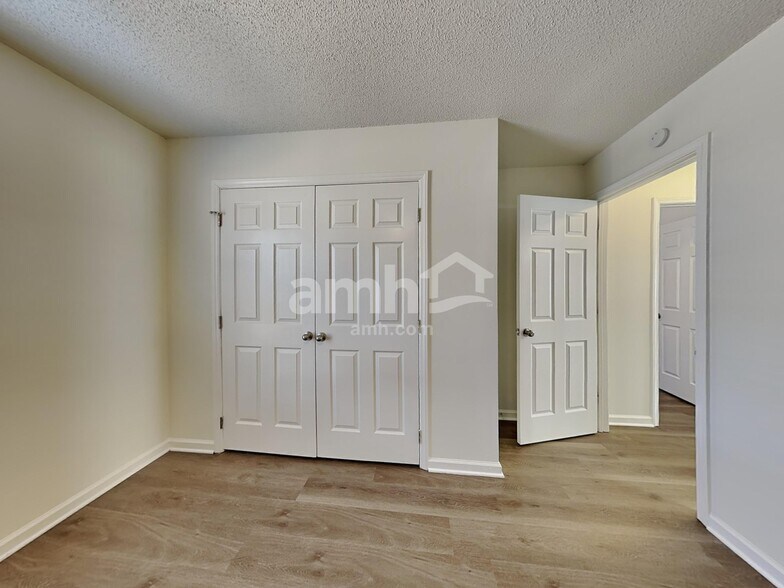 Building Photo - 135 Kentucky Derby Dr