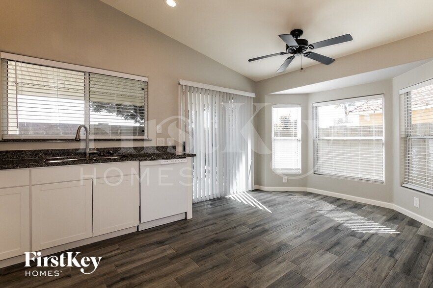 Building Photo - 2965 W Lone Cactus Dr