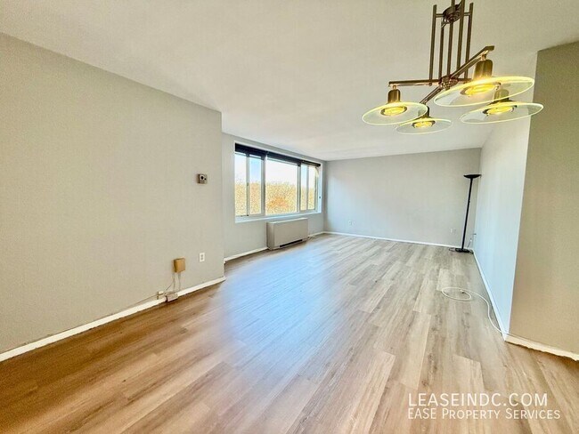 Building Photo - 4000 Tunlaw Rd NW