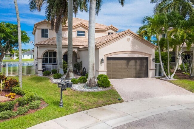 Building Photo - 663 Live Oak Ln