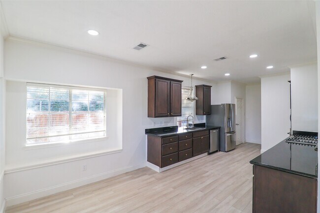 Building Photo - 14311 Ragus Lake Dr
