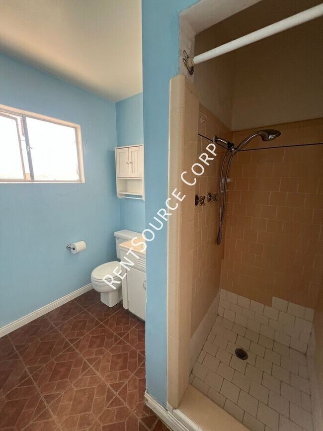 Building Photo - 1360 1/2 Nancy St-