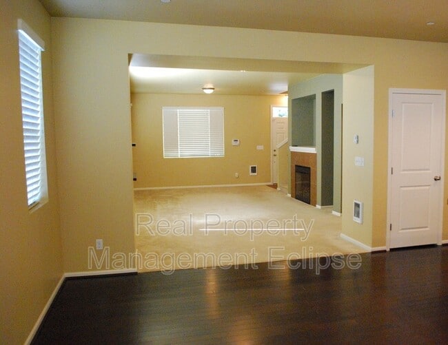 Building Photo - 10707 Ross Rd