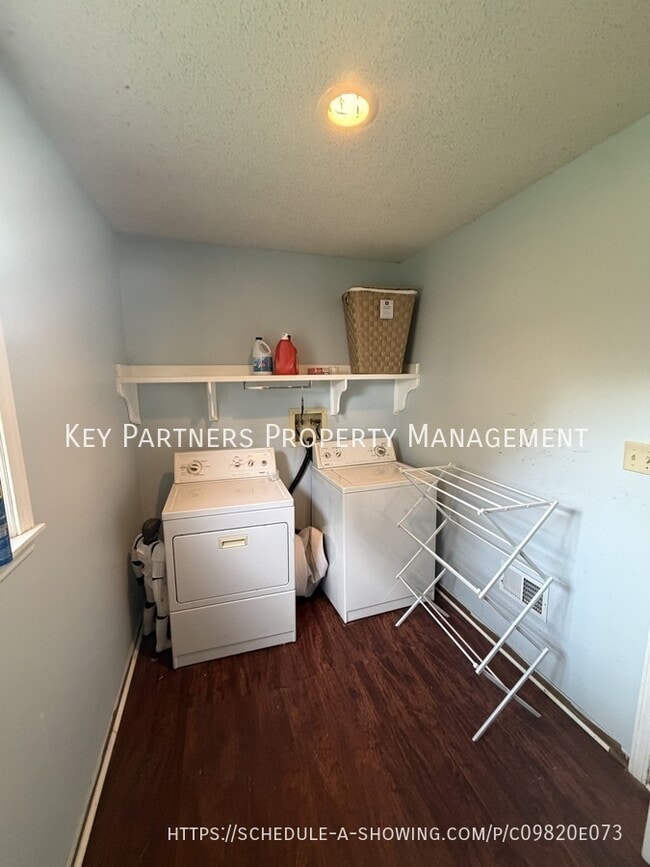 Building Photo - 6501 Long-