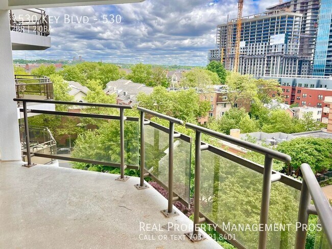 Building Photo - Sun-Drenched Condo-Stunning Views, Walk to...