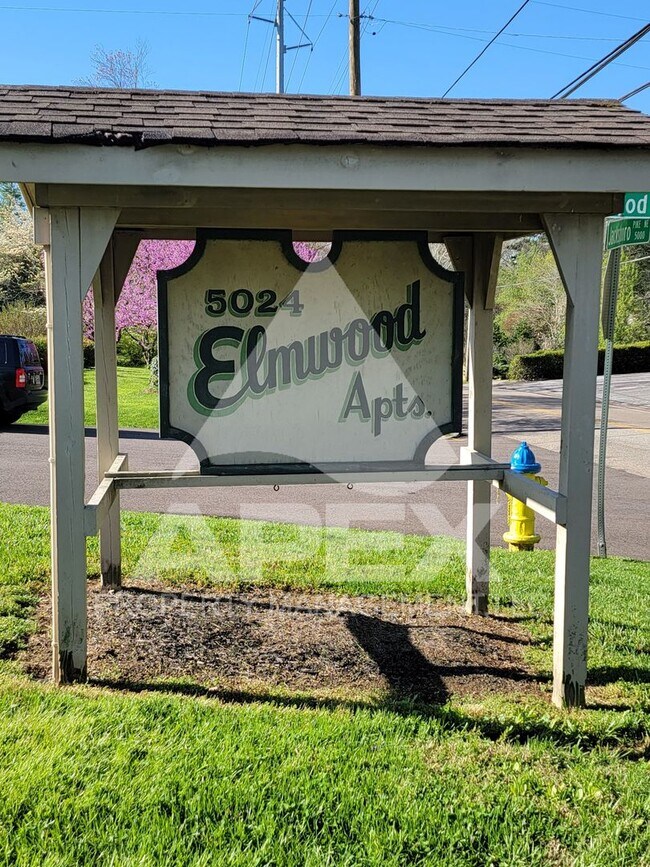 Building Photo - Spacious Ground Floor 1 Bd - 1Ba Apartment in Fountain City! W/D Hookup!