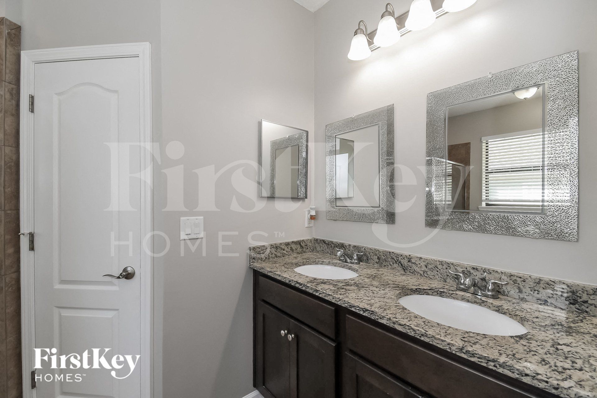 Building Photo - 13737 Devan Lee Dr N