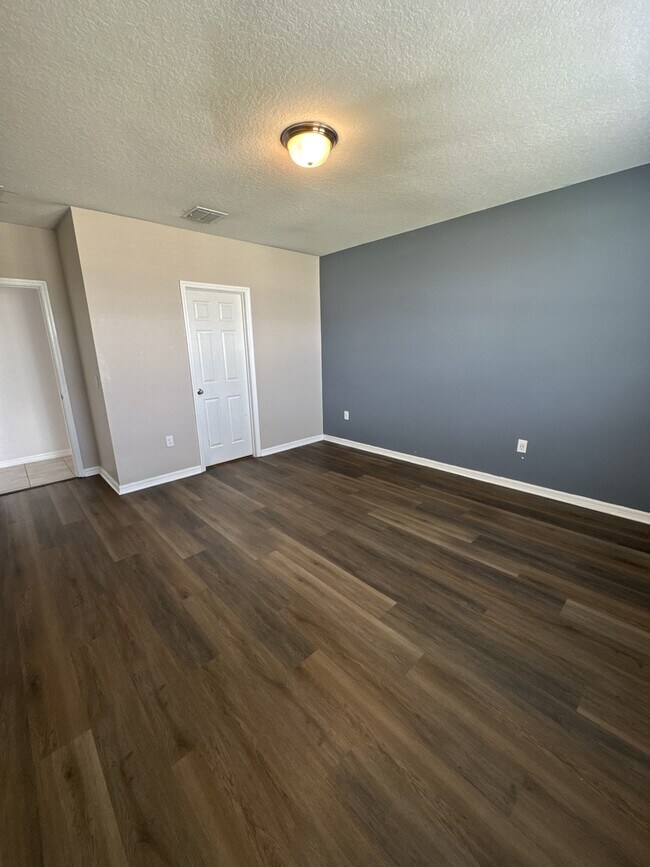 Building Photo - 512 Mckenna Dr