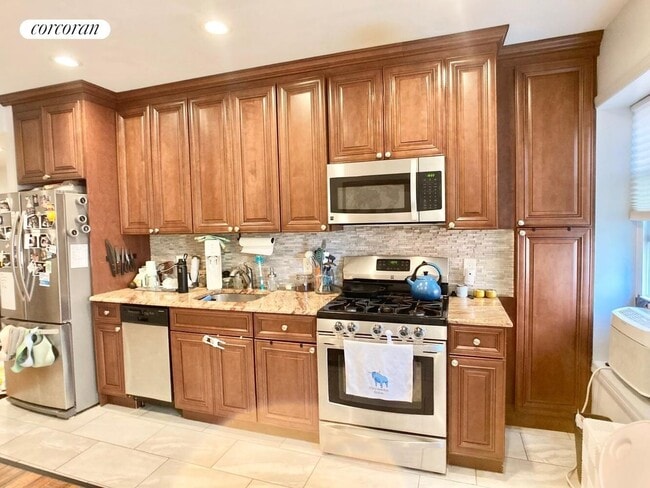 Primary Photo - 592 6th Ave