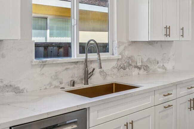 Building Photo - 700 Gull Ave