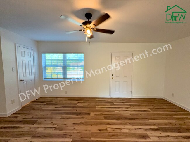 Building Photo - Fully Renovated 2-Bedroom Home Near UTA & AT&T Stadium – Modern Upgrades + Spacious Yard!