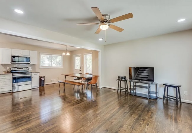 Building Photo - 2023 Jones Rd NW