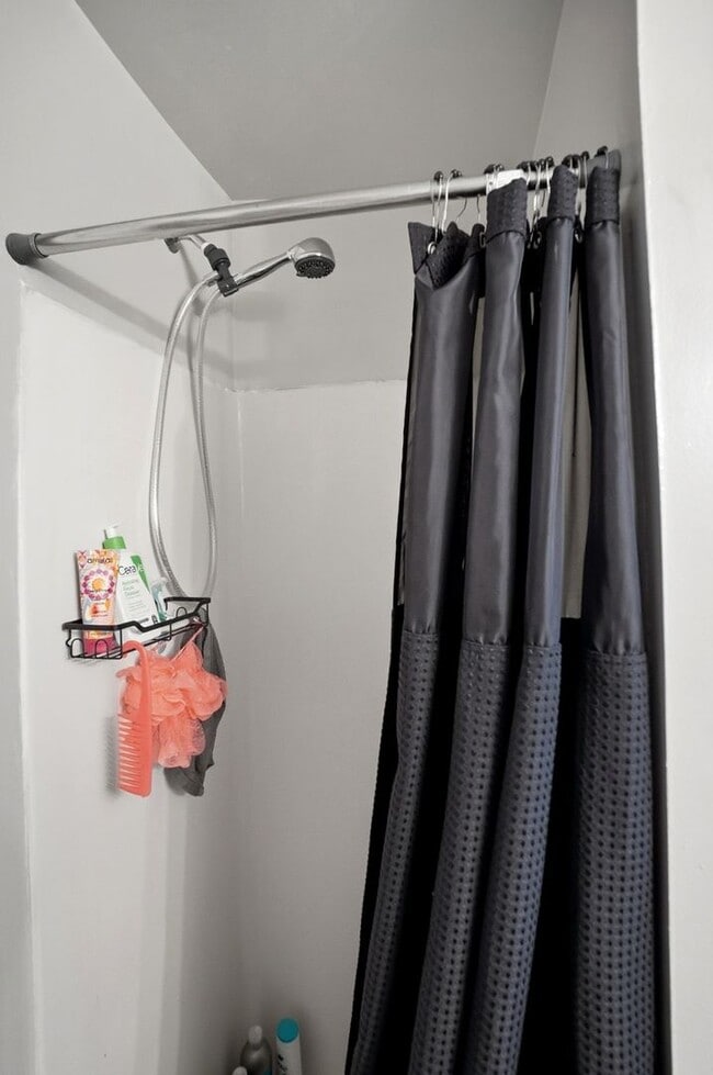 Building Photo - 7 Bed/3 Bath Mins. from UC Campus $700/pp ($4,900/mo)!