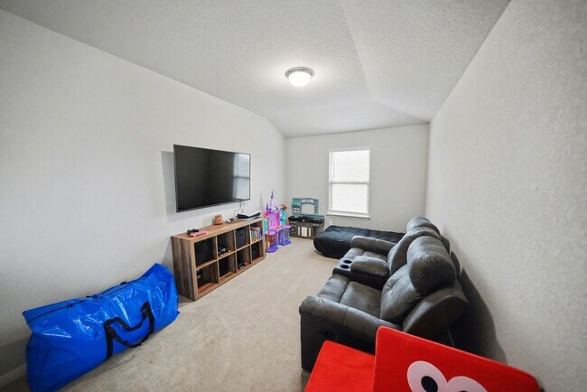 Building Photo - Stylish & Spacious 5-Bed in Prime Schertz Location! - Realtor Commission: $500