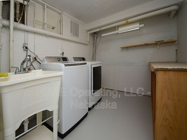 Building Photo - 13951 Jefferson Cir
