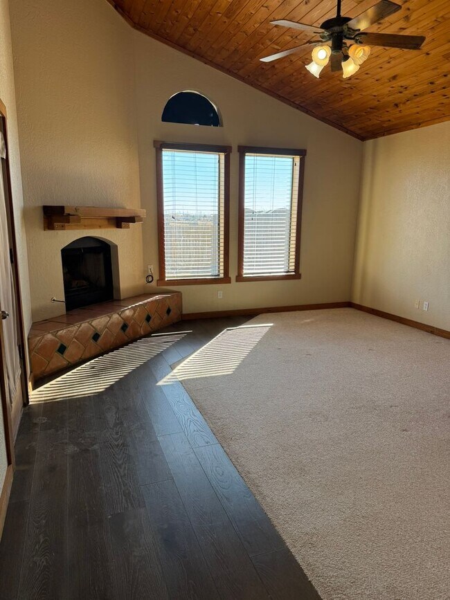 Building Photo - ** Spacious Retreat in Terra Estates II **