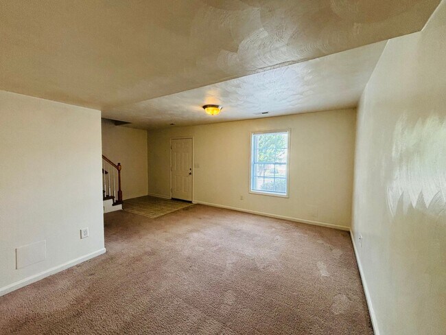 Building Photo - 70 Salem Ln