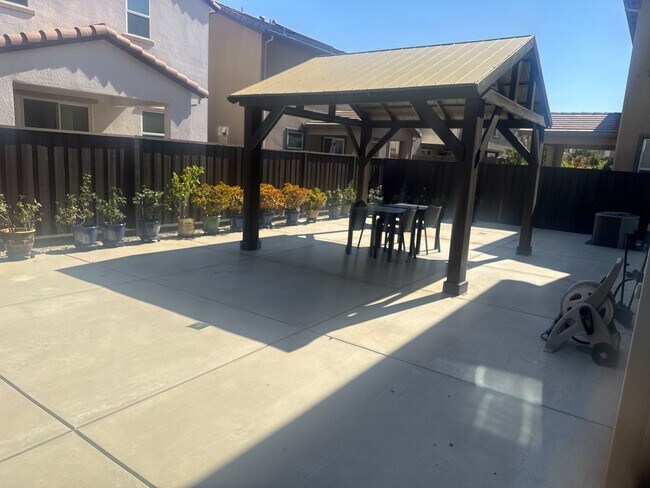 Building Photo - 1401 Jamboree Dr