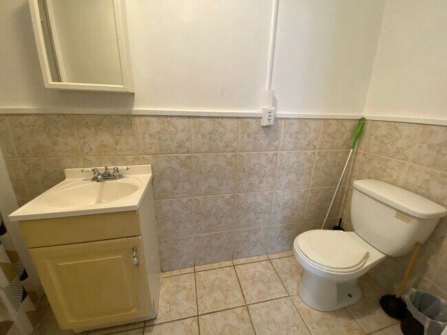 Building Photo - 725 Washington St