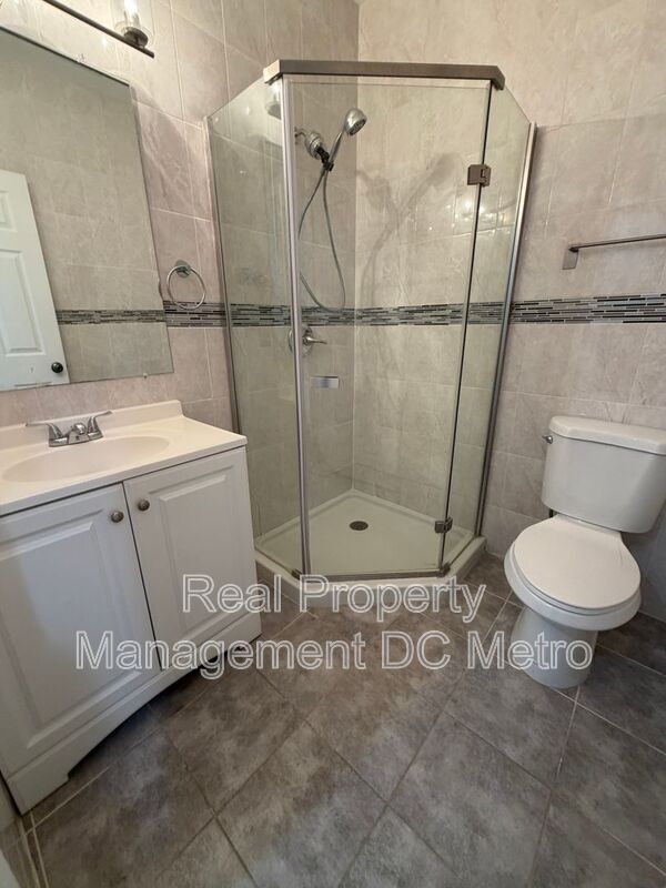 Building Photo - 1219 Pleasant St SE