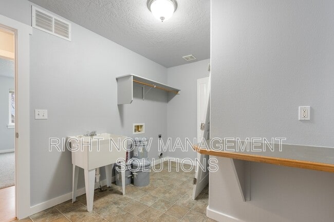 Building Photo - 5919 S Harrington Way