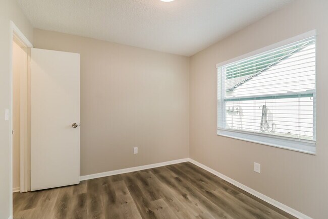 Building Photo - 1526 Baker Rd