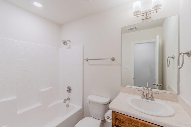 Building Photo - 617 NW Renfro St