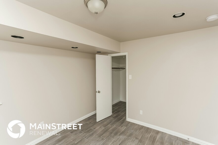 Building Photo - 717 Ponderosa Dr