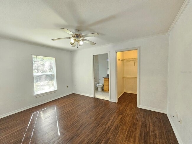 Building Photo - 2746 Smithtown Dr