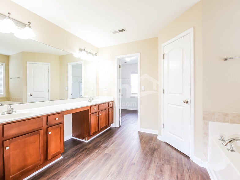 Building Photo - 101 Kirkshire Ln