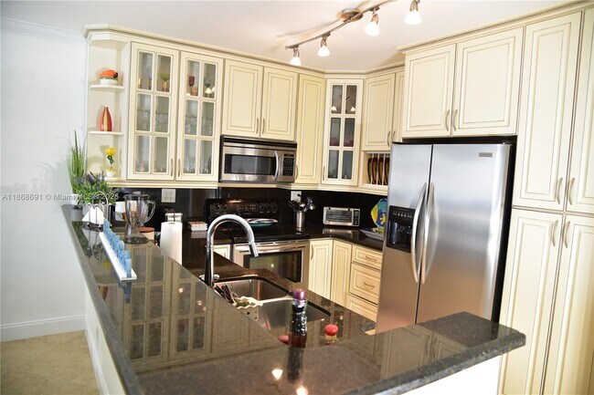 Building Photo - 3725 S Ocean Dr