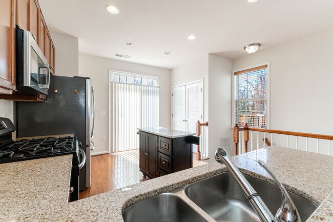 Building Photo - This beautiful townhouse has everything yo...