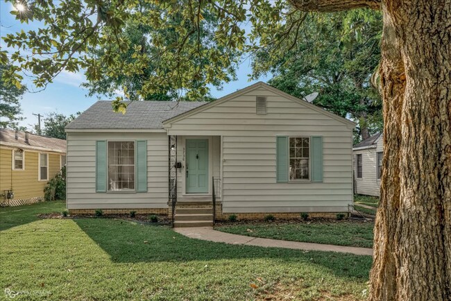 Primary Photo - 3738 Greenway Pl