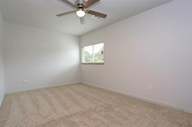 Building Photo - 897 E Semands St